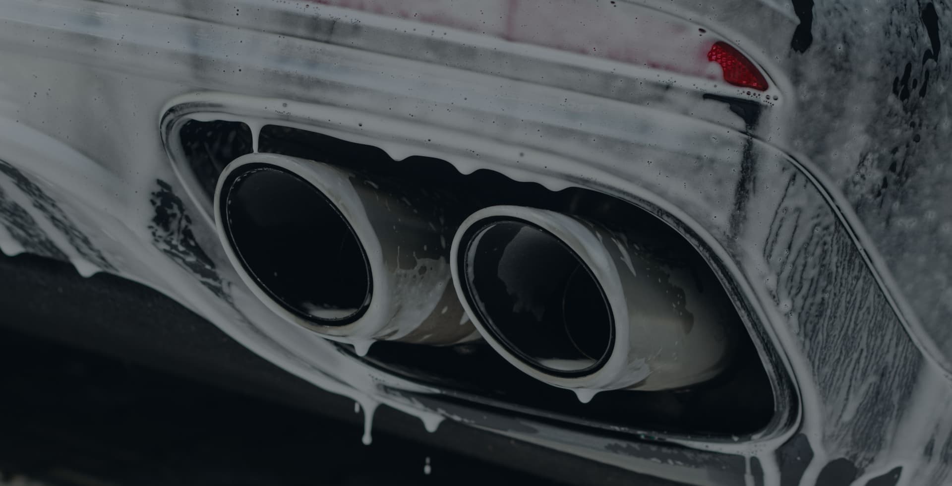 Auto mazgāšana ar rokām un ķīmiskā tīrīšana